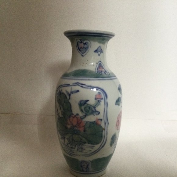 Vintage Chinese porcelain Vase green with pink flowers and birds 8" marked - Picture 2 of 7